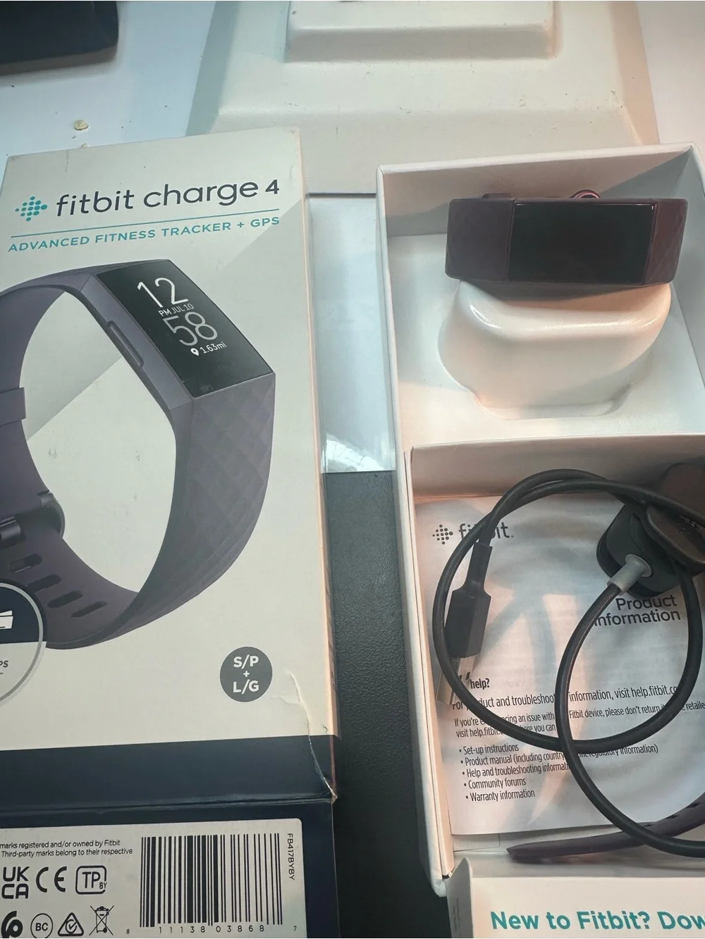 Fitbit Charge 4 Fitness Tracker - purple New